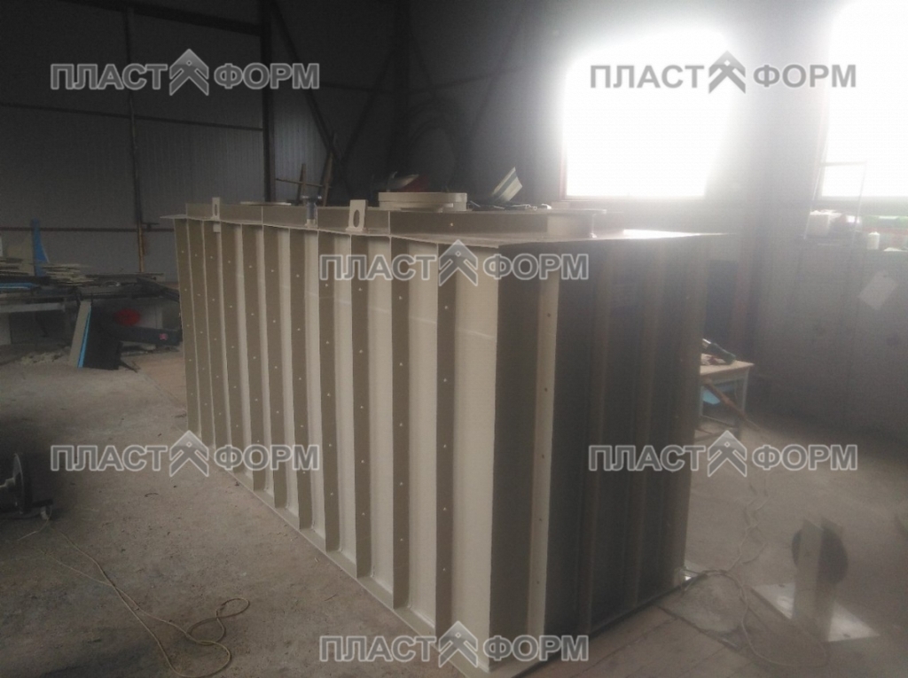 Готовая емкость из полипропилена с ребрами жесткости